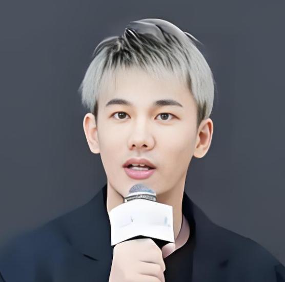 刘光耀，山东省文科第二名，北京大学学生会副主席，清华大学金融硕士，牛津博士后，从