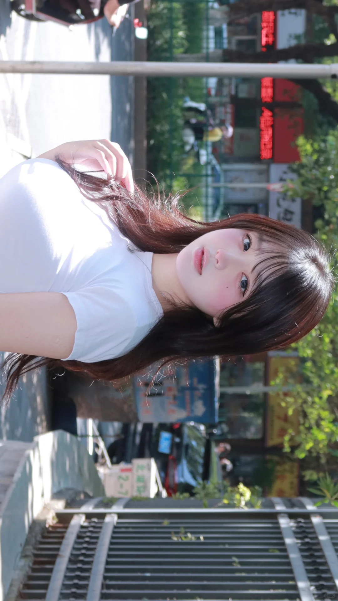 再重逢的街头 我的心跳比我先认出你
