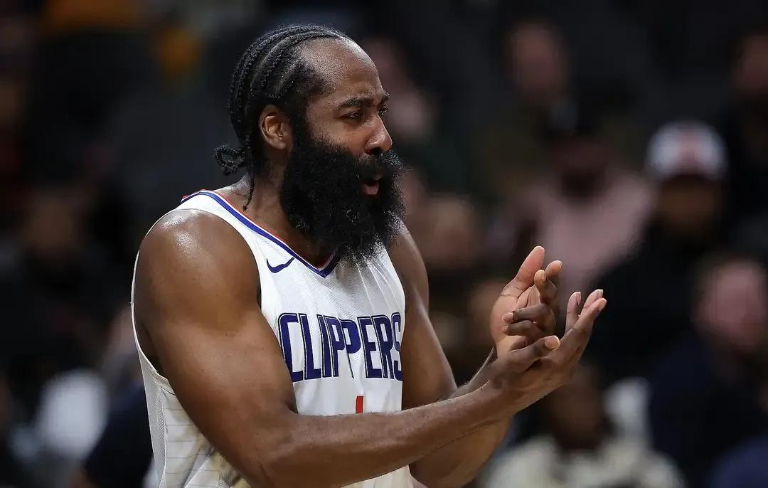 哈登怎么了，是球队战术要求，还是状态下滑，得分都不能超20。
第一，全明星赛前，