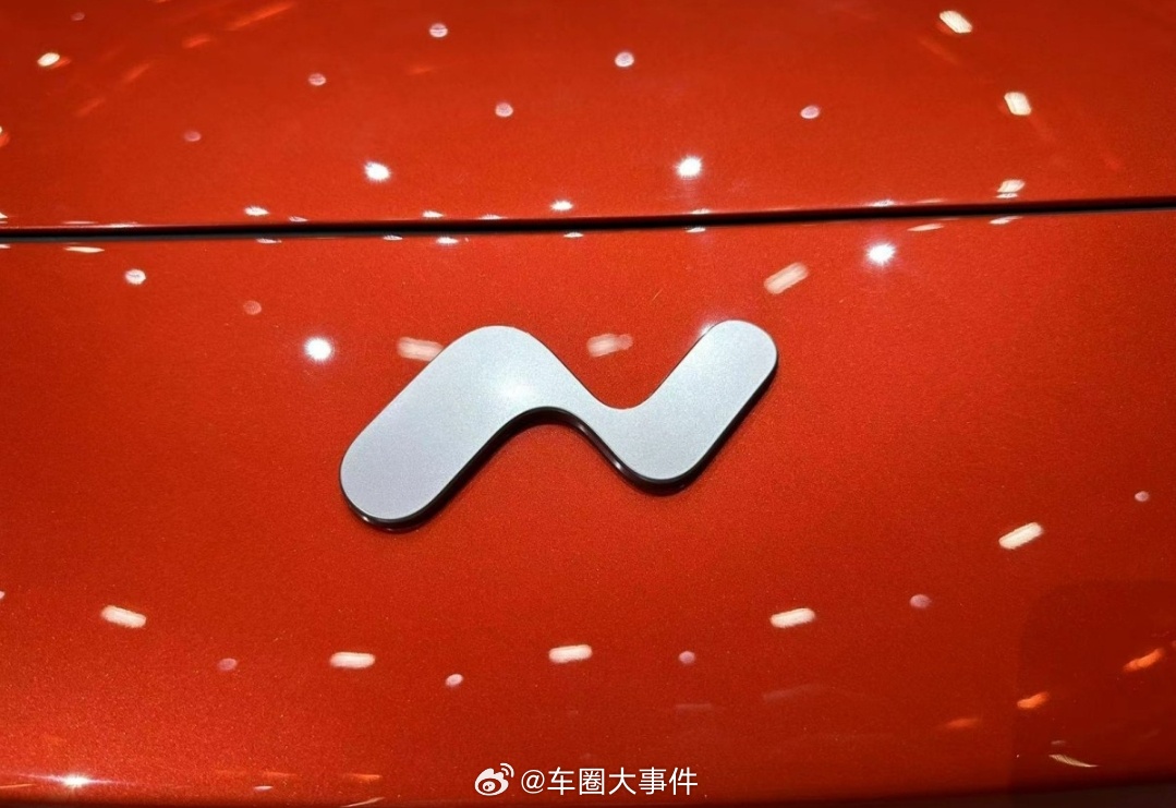 乐道恢复两款车型研发根据晚点Auto消息，乐道汽车正在开发一款轿车和一款 SUV