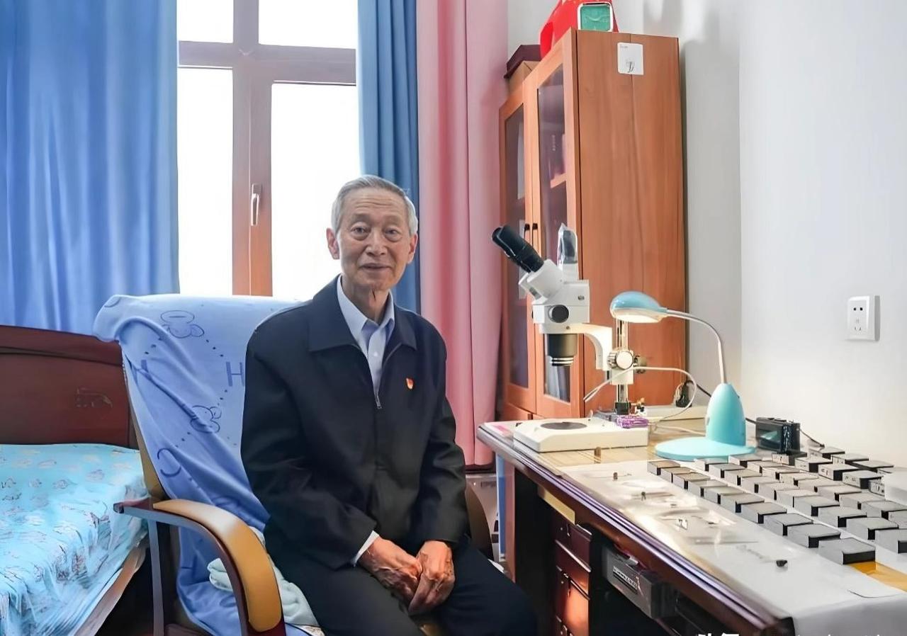 北京和新疆的弹壳，两位顶级专家各执一词。一个说是“八一式”，一个咬定“五六式”。