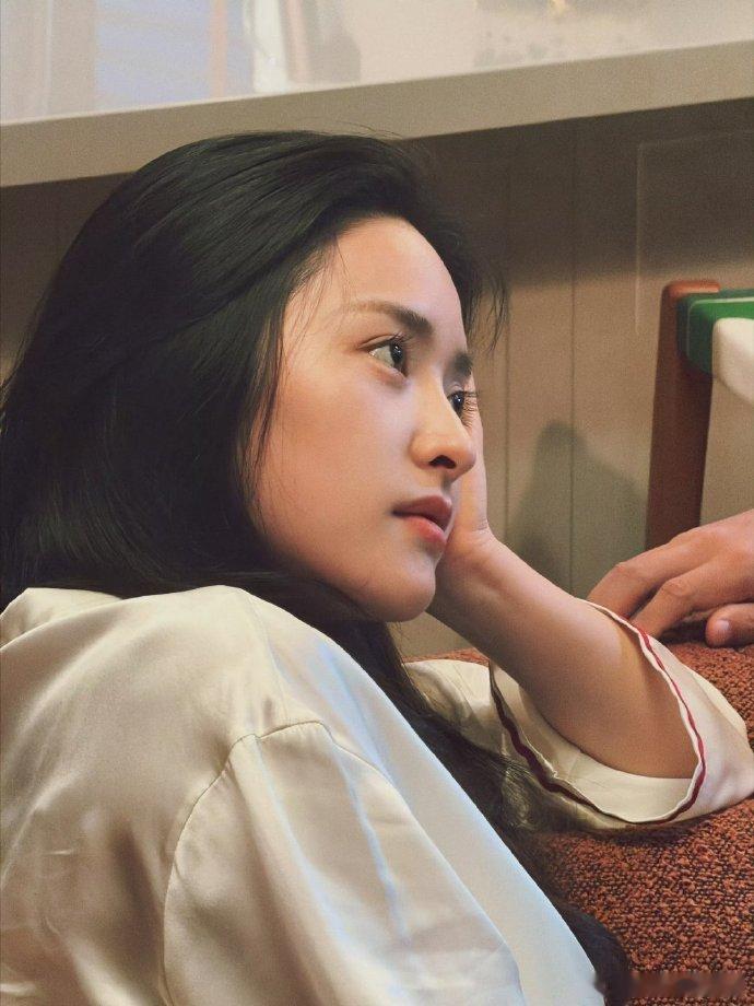 沈月直播 一开播就被沈月可爱到，元气满满超有亲和力，越看越上头！亲爱的客栈