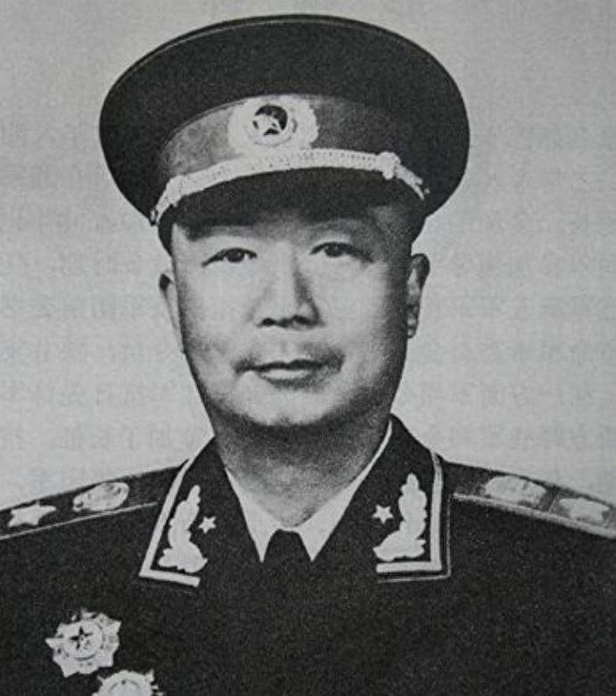 1956年，钱学森分到一辆罕见蓝色专车，全国只有两辆，聂荣臻元帅看到后立刻要求更