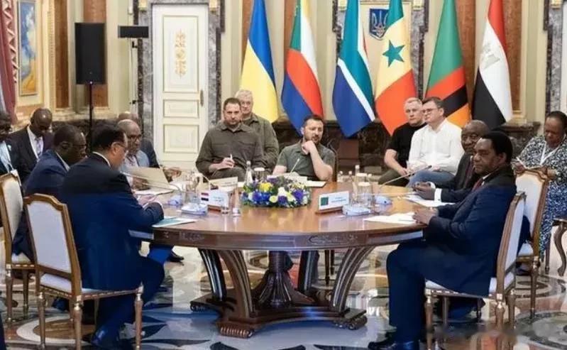 非洲多国组团劝和，泽连斯基当场回绝，普京曝光俄乌“秘密协议”

来源:海峡快讯
