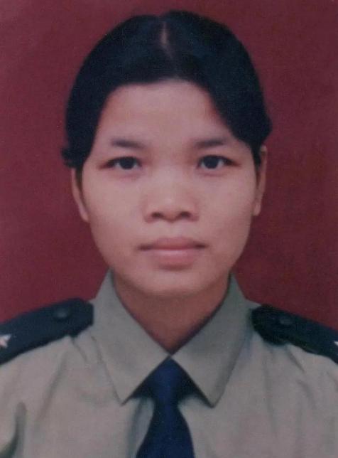 [微风]1997年，毒贩赵勇夫妇被抓。22岁的警察严婷，听见赵勇在关押室里大喊大