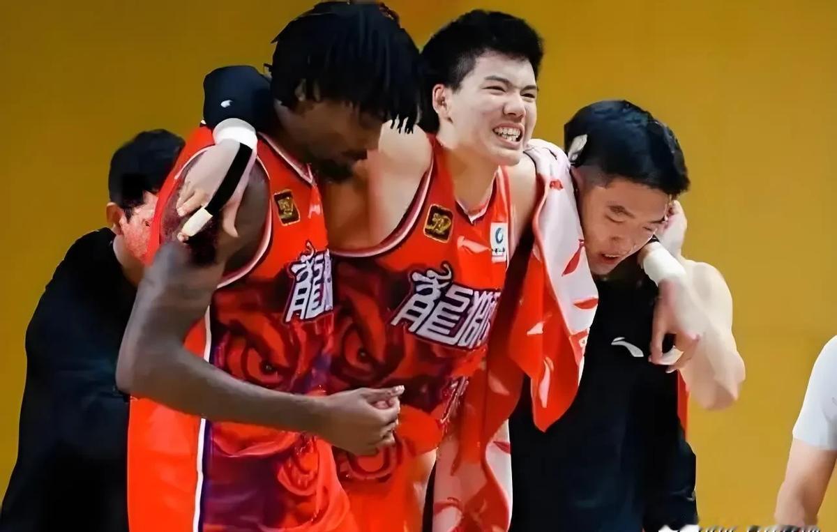 陈国豪刚下飞机就被交易

焦泊乔还没热身就换队

北控把陈国豪送出去，换来一沓现