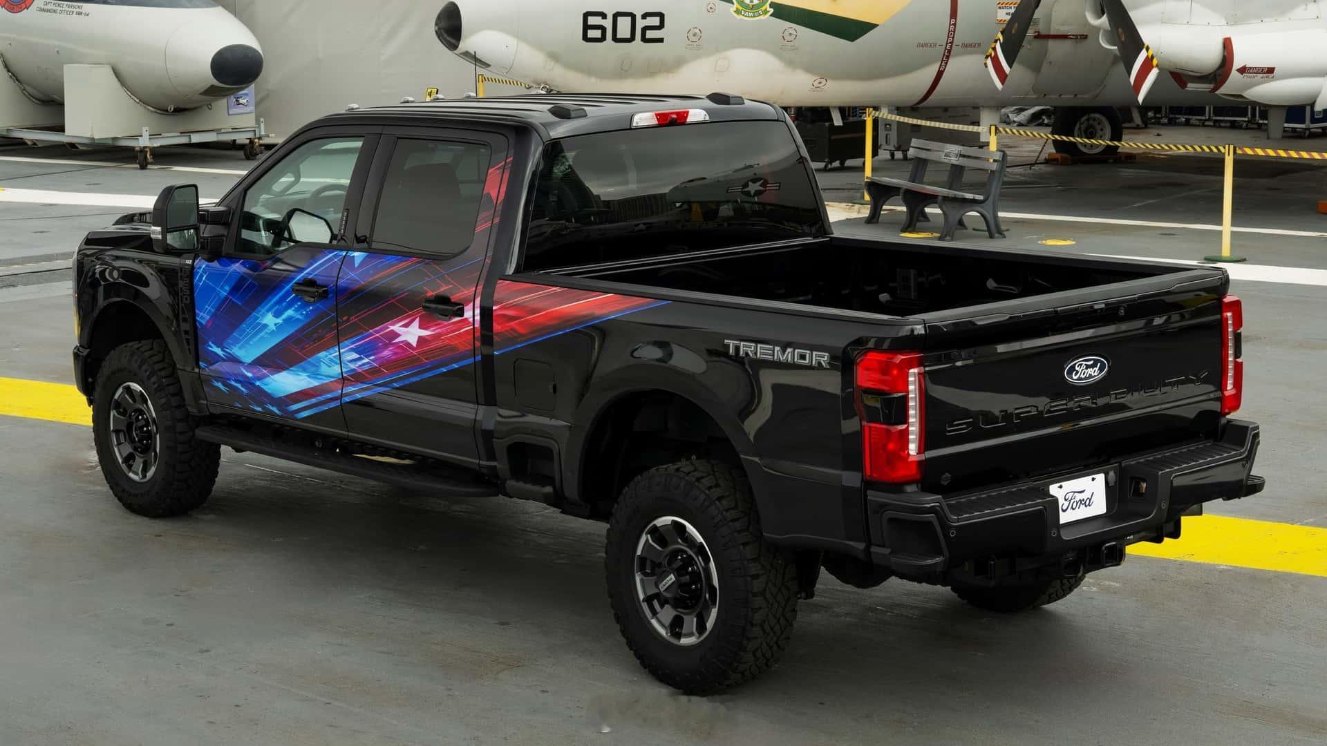 福特官方定制车库近期推出了专为 2027 款 Super Duty 重型皮卡家族