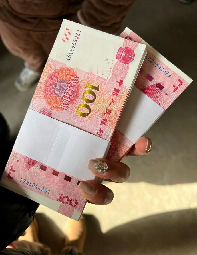 “   人间神器，一是人民币，二是书。   有钱的好处是，别人很少为难你。   