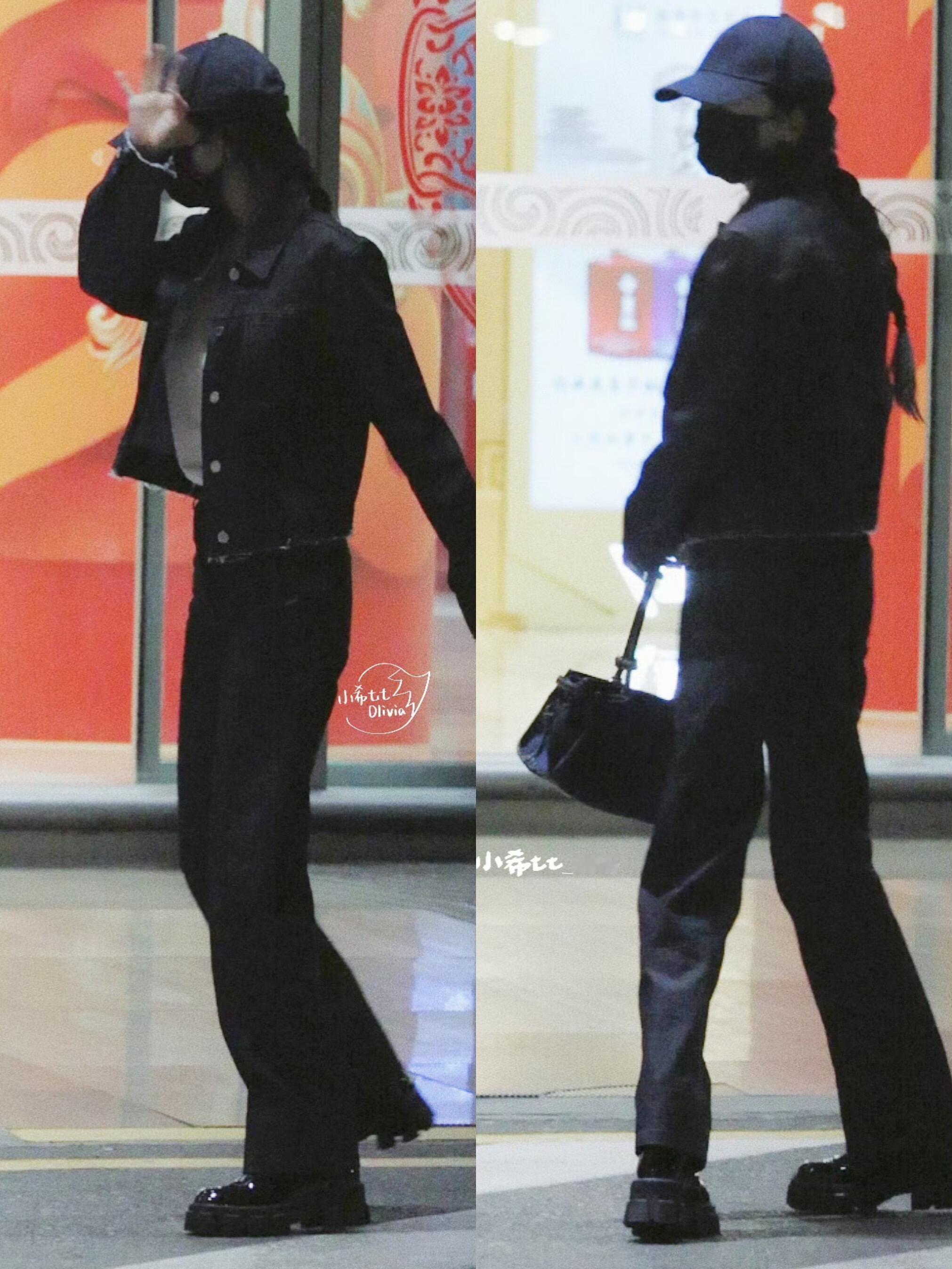 杨幂米兰时装周路透好瘦啊薄薄的一个人而且比例特别牛 