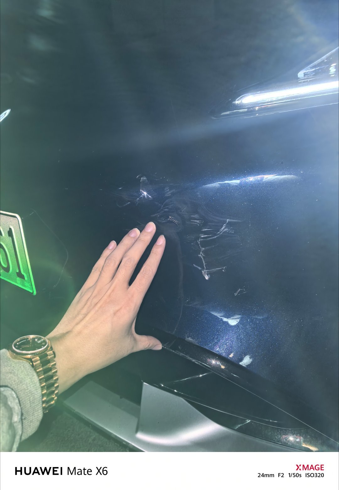 刚开高速，前面货车掉下来的不知道什么东西，直接把我的车砸了这种情况联系路政有用吗