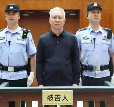 许家印被判无期徒刑，昔日房产巨头轰然落幕，留给所有人深刻警示
 
许家印判终身，