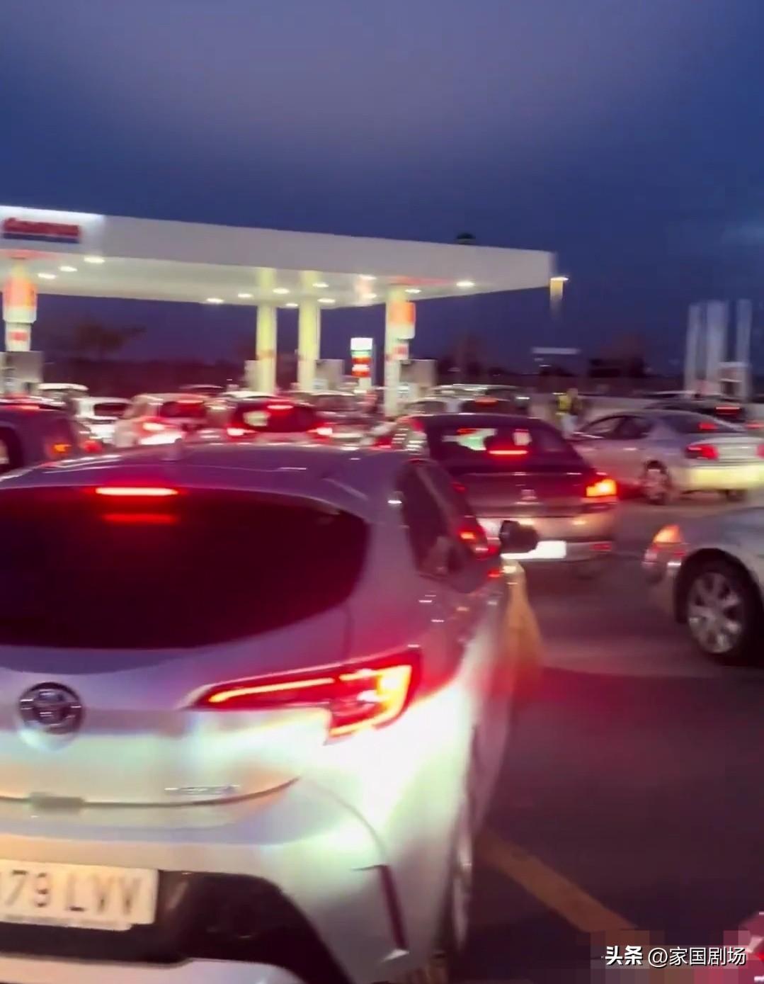 英国天然气储备仅够两天使用——《每日邮报》

届时英国将被迫从国外购买天然气，价