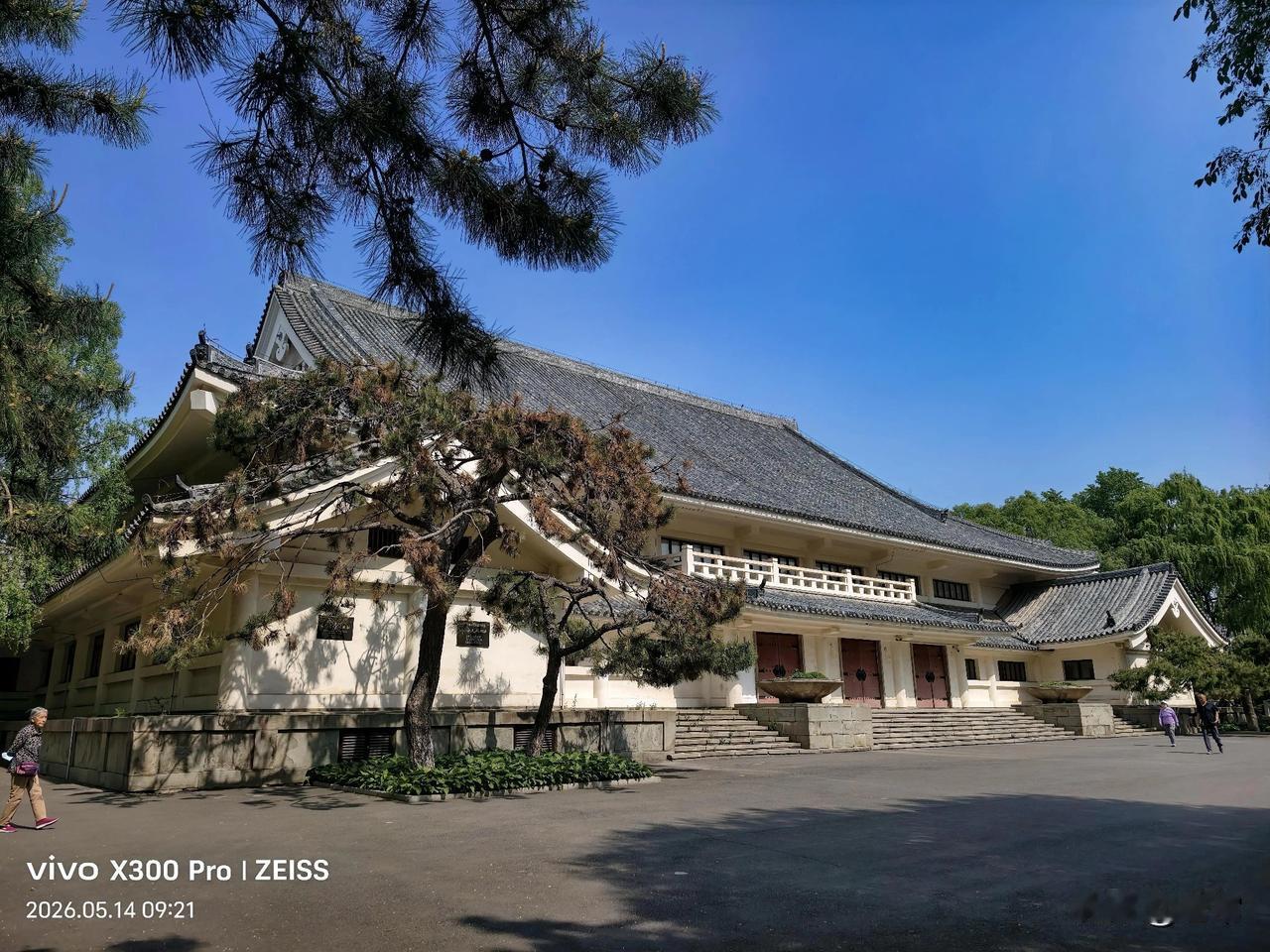 【原创\图文】

这座建筑是伪满时期的建筑。
原名神武殿（新京神武殿）。
始建于