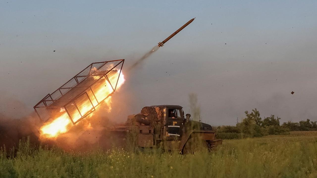 乌克兰军队在关键城市"开始投降"，但基辅称局势"动态变化"