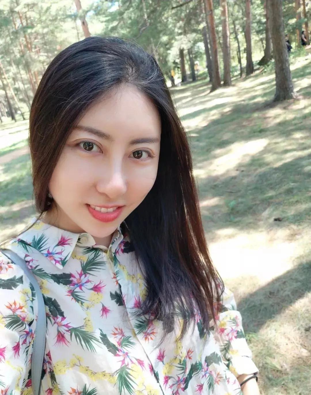 贾浅浅接连翻车，真的全靠老爹流量？普通人犯错根本没人看！
 
直白说最近两件事，