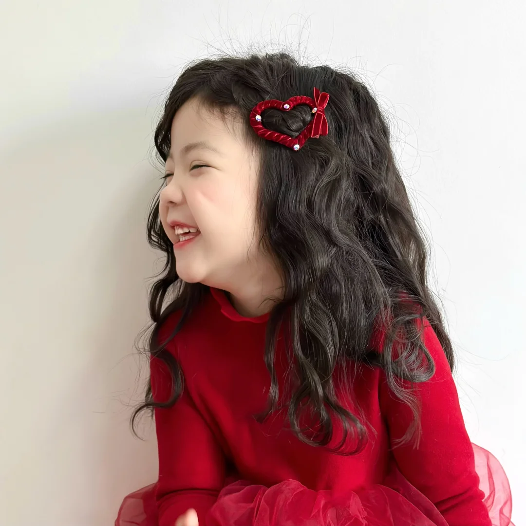妈耶，她好可爱吖～