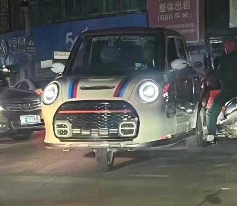 这种MINI JCW的风格，开起来一定很拉风吧[酷]