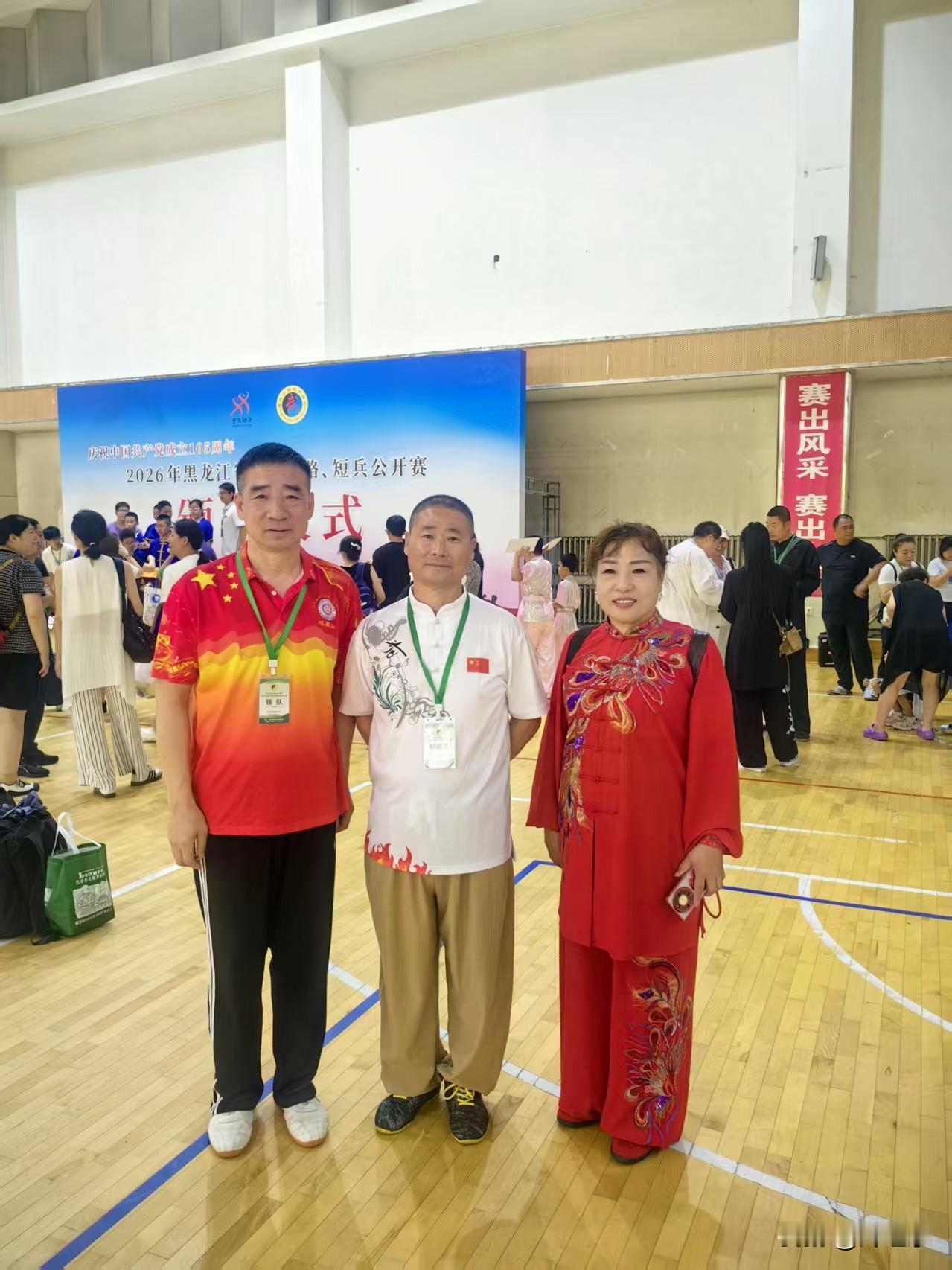 香盈怀
上阵对敌不能打，
日复一日为了啥？
抛弃个人名财色，
请续句……
（挖掘