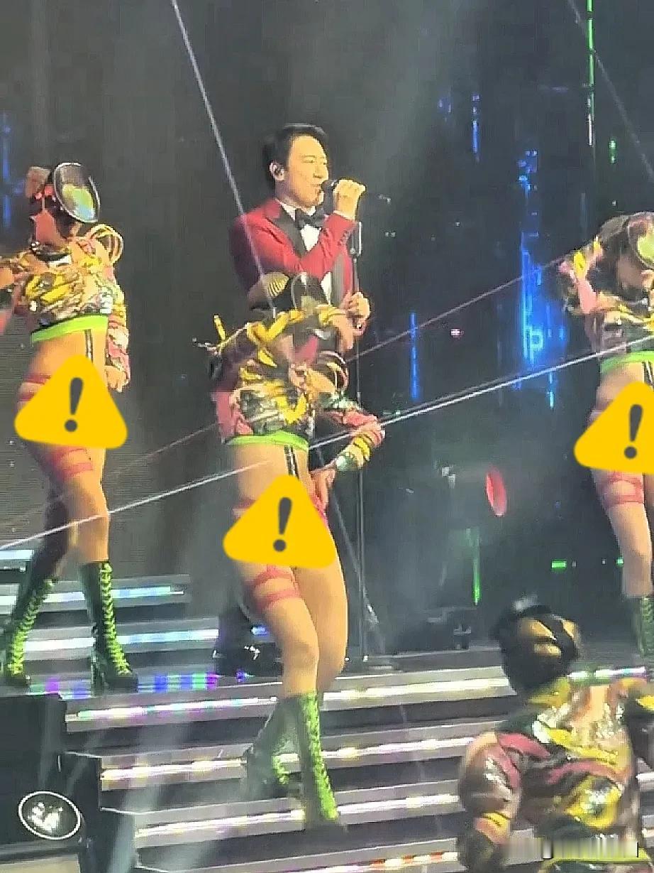 黎明演唱会这段能播么？舞蹈是真的很忍不住不吸引人呀！黎明一脸正气就像掉进盘丝洞的