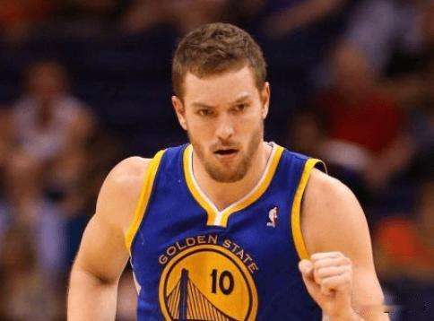 李哥真惨！追梦格林谈大卫李：

“当时大卫李是我们球队薪水最高的球员，是全明星。