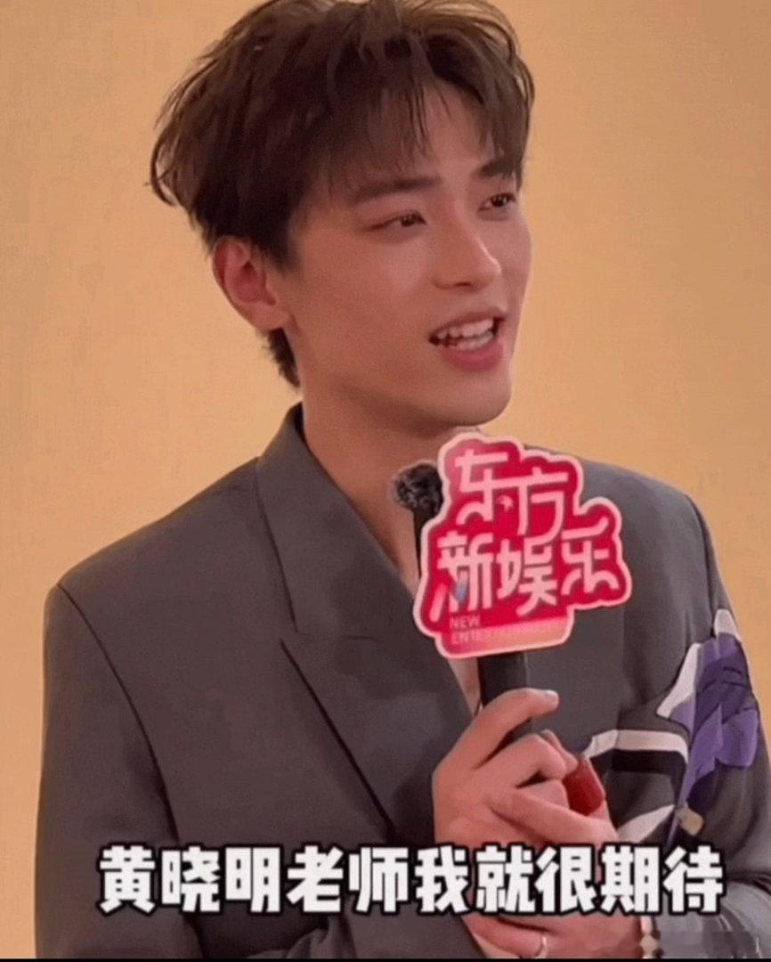蔡淇追星黄晓明收获暖心鼓励蔡淇追星黄晓明成功好感被偶像接纳真的特别难得，蔡淇坦诚