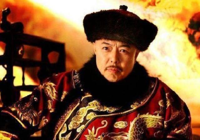 1793年，马戛尔尼带着64门炮的军舰、蒸汽机、战舰模型，千里迢迢从英国杀到中国