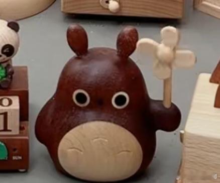 我问宇宙：人们为什么过得如此艰难？宇宙说：因为人们意识不到平常的事情需要感恩。 