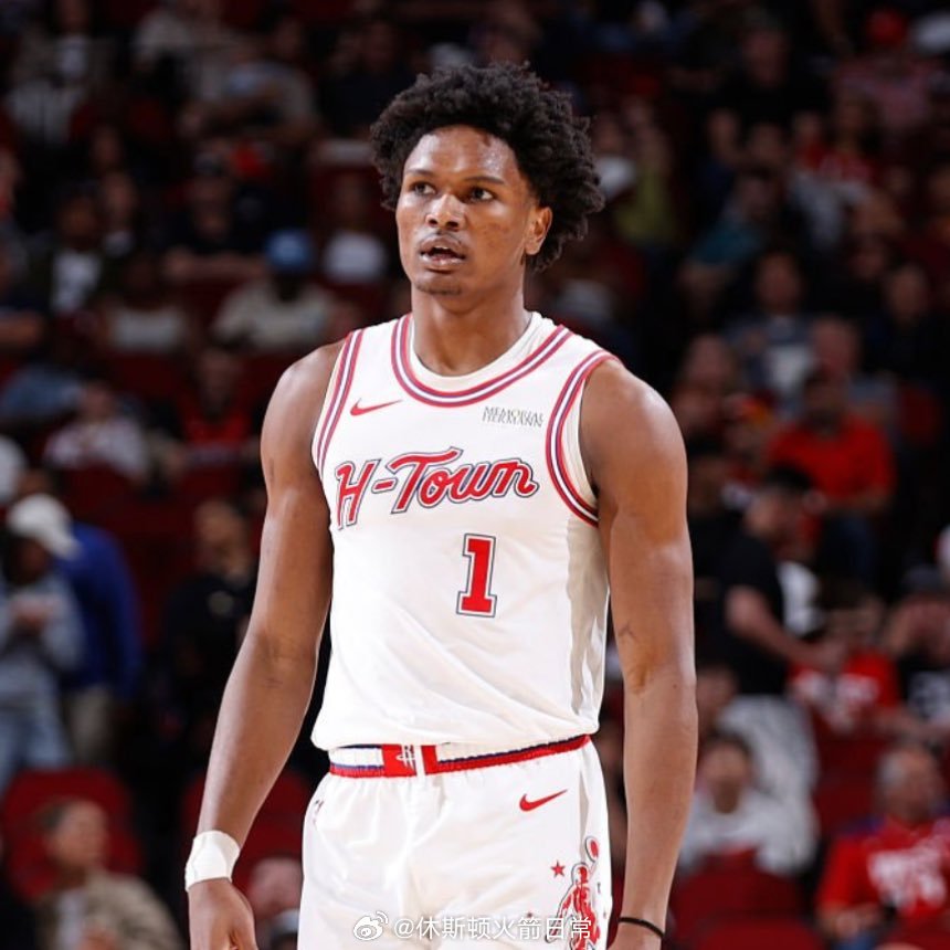 据统计，阿门成为本世纪至今第三位以至少90%命中率砍下本场数据的球员，此前两位分