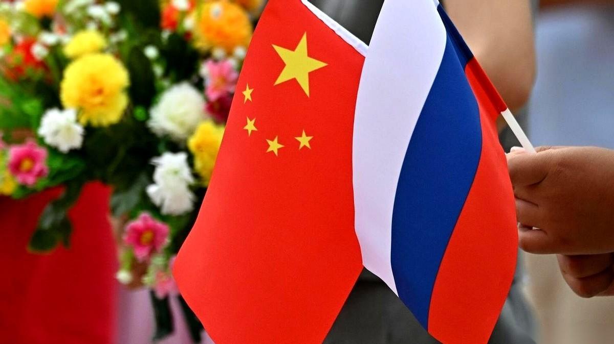 说真的，最近老有人刷到什么“战争警告”，说人家要抱团围殴我们。
我看完就想笑。