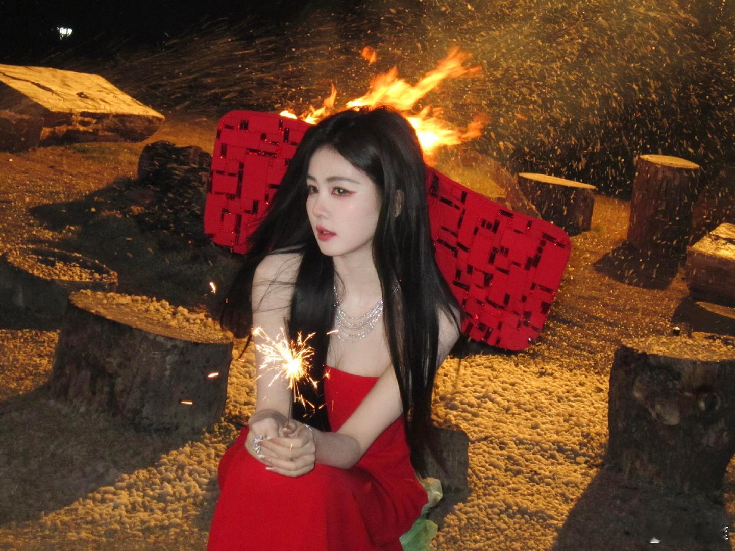 白鹿hi6莫离剧宣路透你好星期六笑容甜美元气十足，满满的青春少女气息 