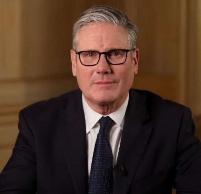英国首次动手！英国首相斯塔默6月14日的发文，直接把欧洲对俄海上施压推到新阶段。