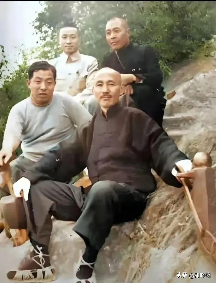 1936年，张学良带蒋介石游华山，背后实则暗流涌动。
当时蒋介石亲临西安部署“剿