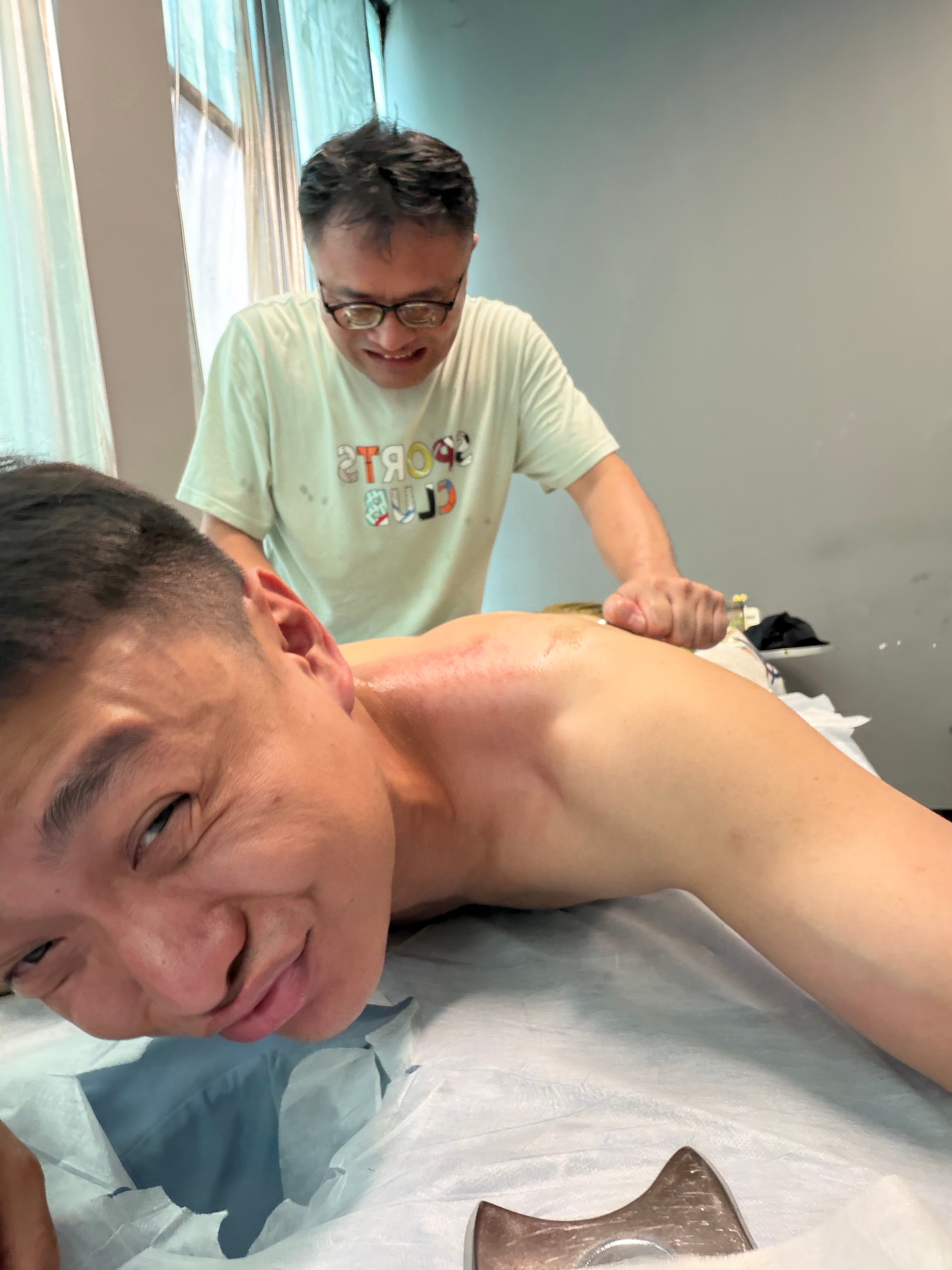 我和筋膜刀师傅，到底谁更难受 