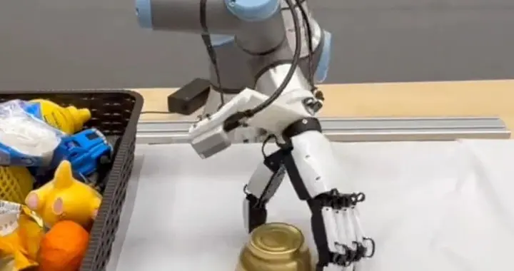 效率提升25%，灵巧操作数采困境被「臂-手共享自主框架」解决