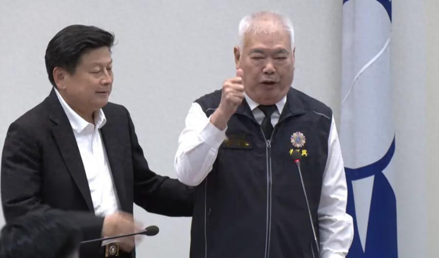 徐巧芯成棋子！亲美派发难，逼郑丽文同意8000亿军购，季麟连出手！

种种迹象表