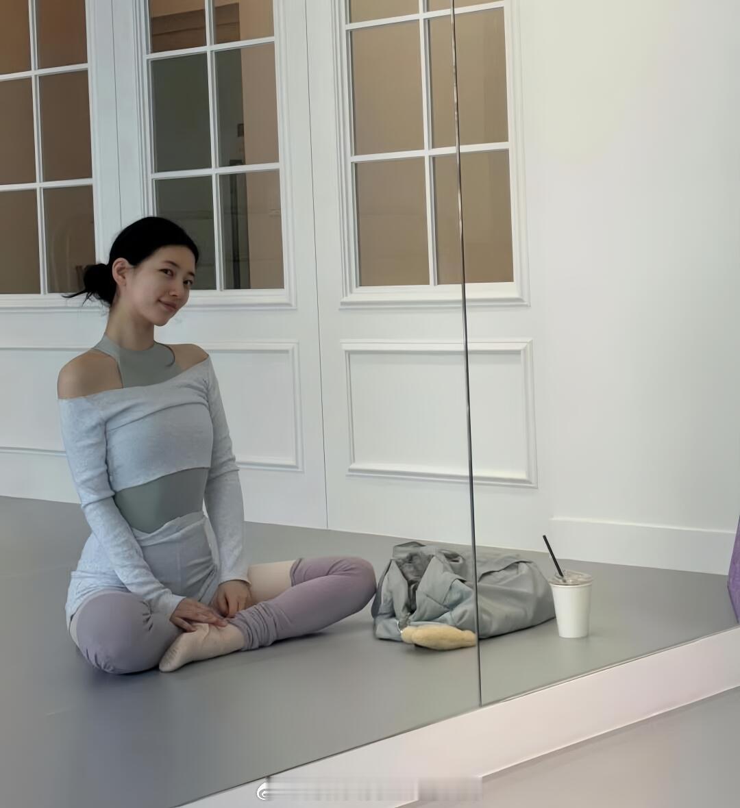 最近韩女都开始练芭蕾惹🩰一些舞蹈室对镜自拍 ​​​