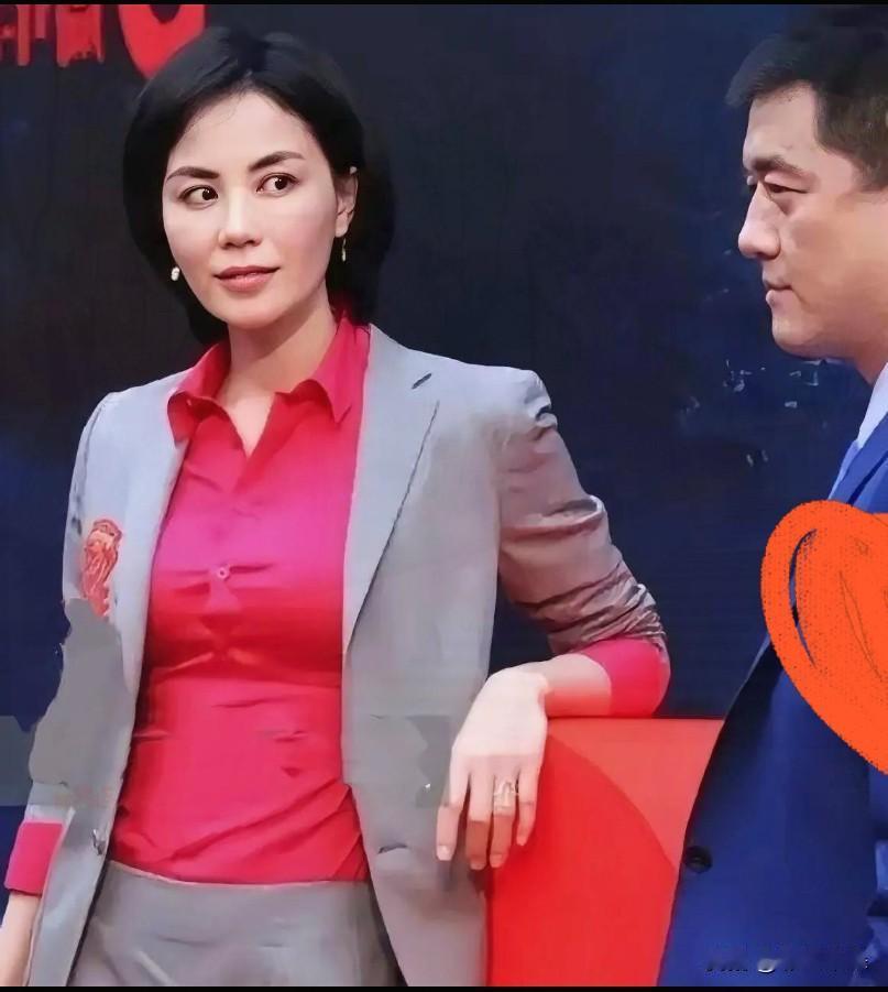 看热闹的，恨不得把这事儿编出个“破镜重圆”的连续剧来。

其实说白了，就是个简单