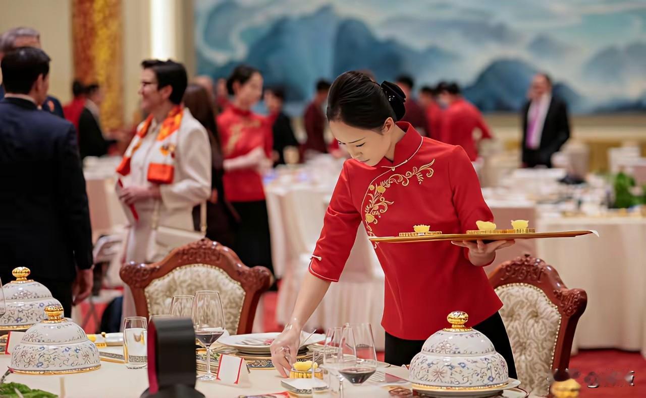 为什么国宴只选淮扬菜？
​看完这4条，恍然大悟！
​第一，不能让贵宾自己吐骨头—