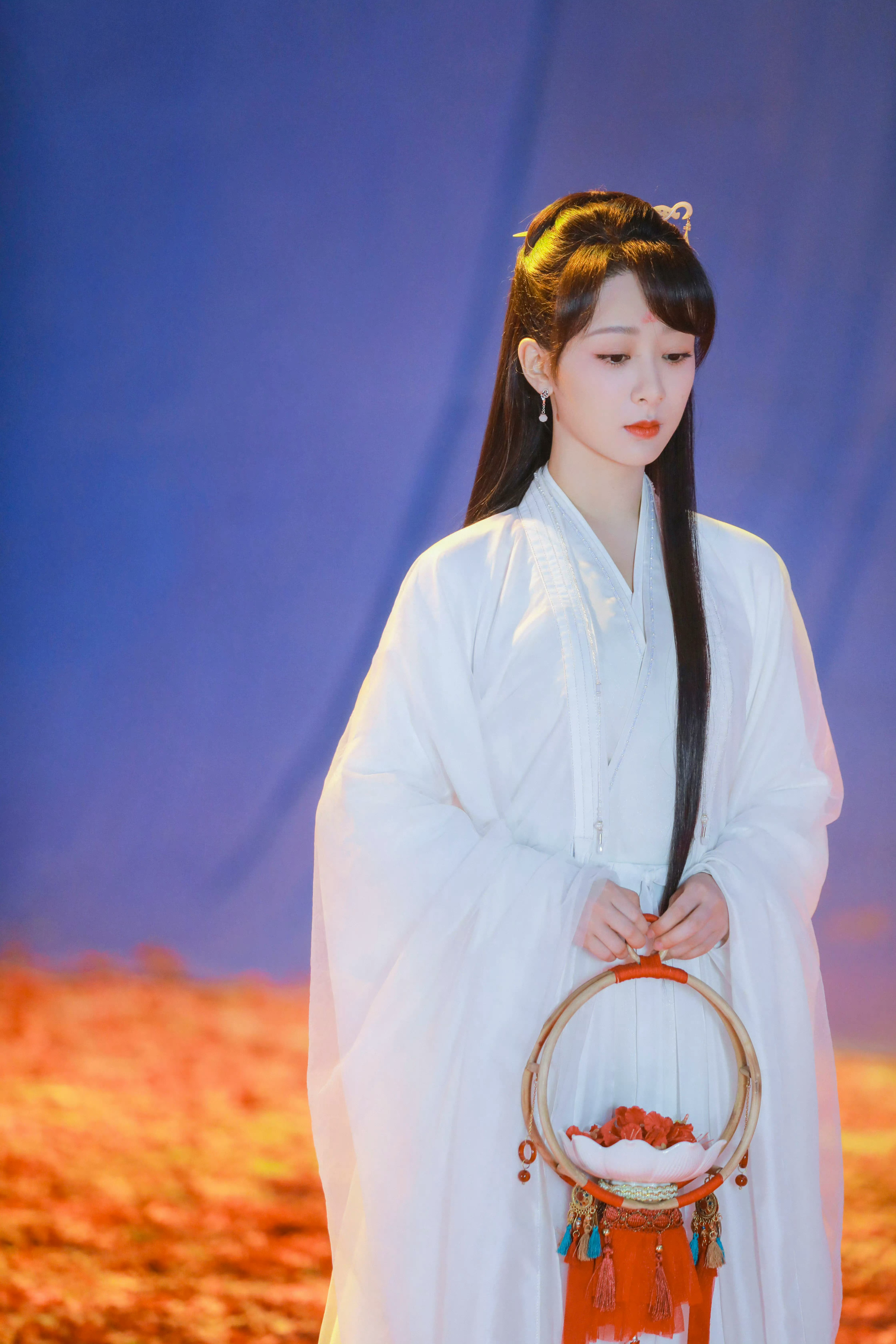  yz#杨紫骆佳# 山野万里，你是我藏在微风中的欢喜。你是我在低谷里，看到的唯一