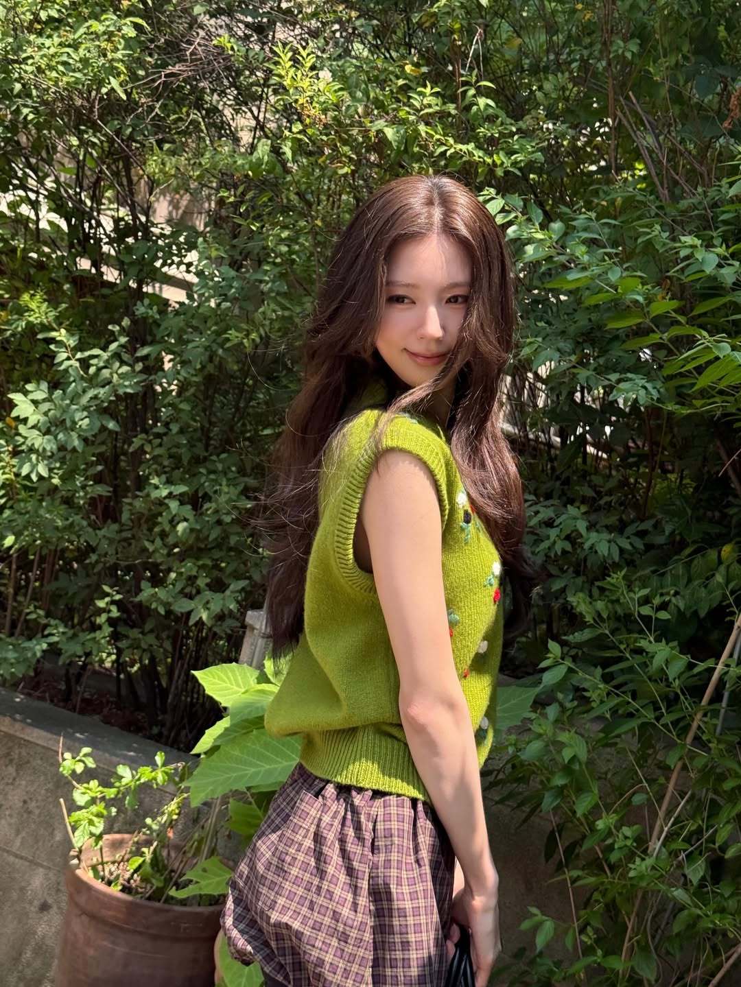 idle组合赵美延力量主唱💚面弗洛狄忒260617 薇娟ig更新💚🍀🌿?
