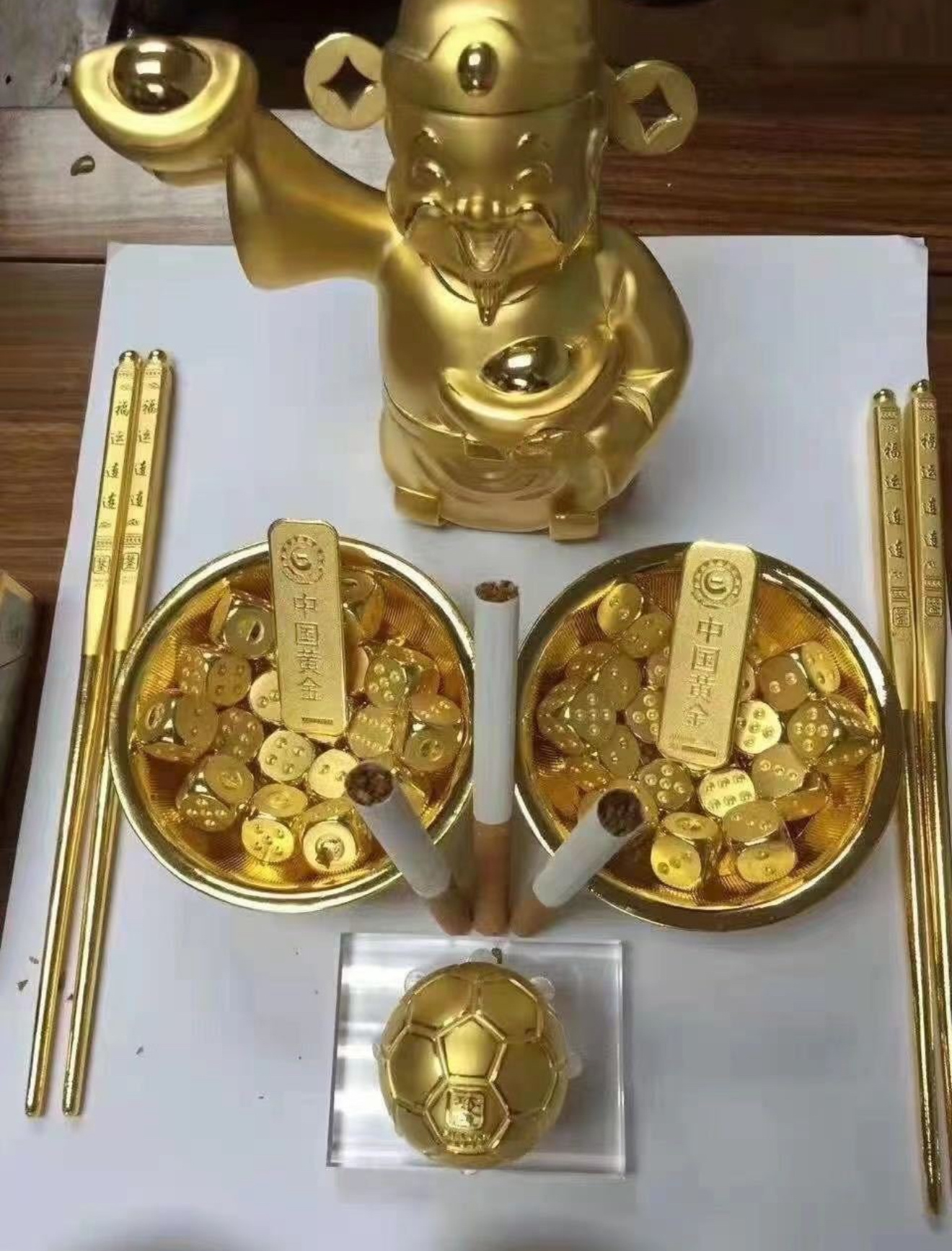 伙伴们早上好童哥已到公司，新的一天依旧还是要保持全新的状态去迎接新的挑战，工作照