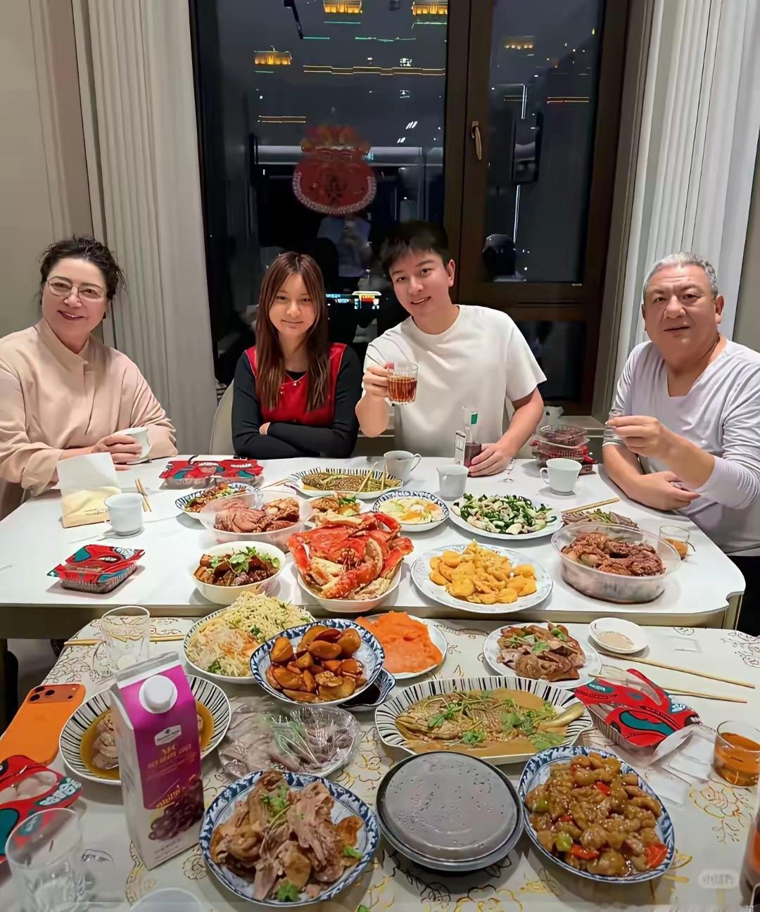 贾乃亮聚餐，放在浙江农村这桌菜什么水平 