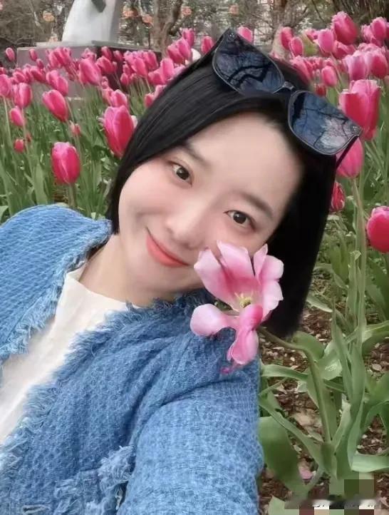 27岁女子在三亚被蛇咬后身亡：她长得温婉漂亮，是家中的独生女。

六月的三亚，本