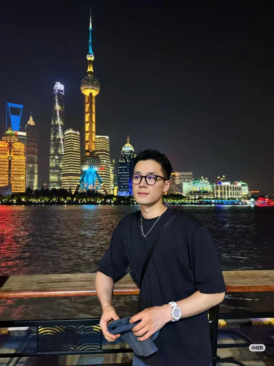 几天没见的顿顿终于有消息了，他在小🍠上说已经完成在上海的工作，不知道这次顿顿是