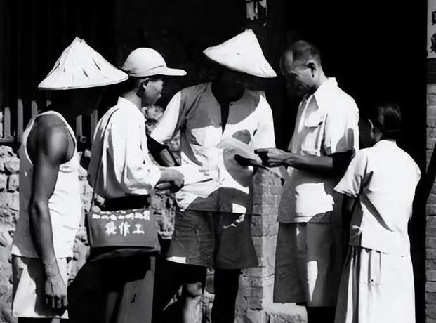 1946年有一个地主偷偷放走了一名革命人员，但是当还乡团的成员想要因此逮捕他时，