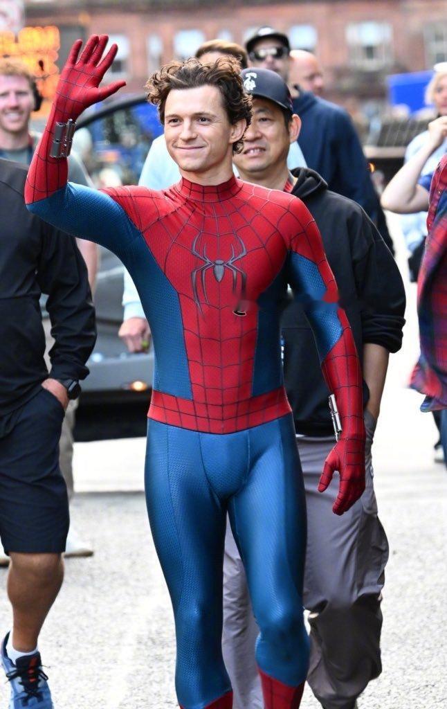 《蜘蛛侠:崭新之日》发布全新剧照电影正当夏 tomholland ​​​