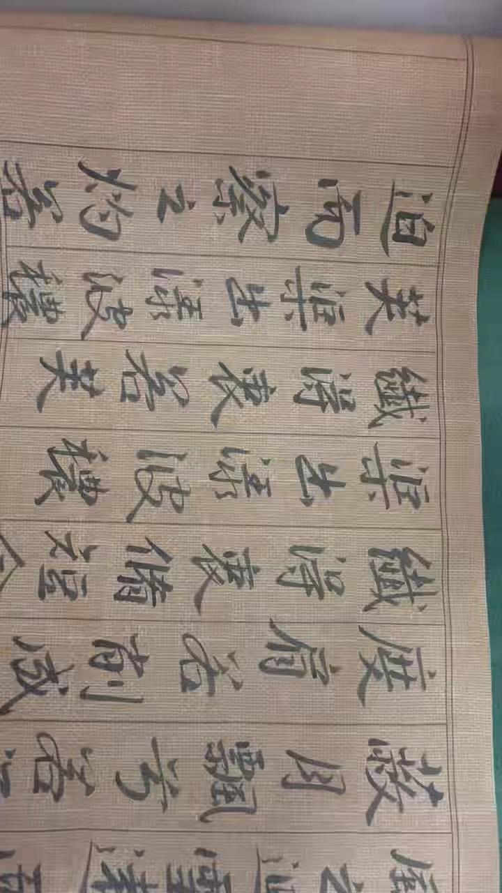 有人懂得这种感觉吗？夜深人静的时候一支笔，一盏灯，接住了自己的情绪～