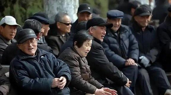 中国迎来人口死亡高峰？近年数据接连破千万，背后是一个时代的谢幕
 
当我们翻开统