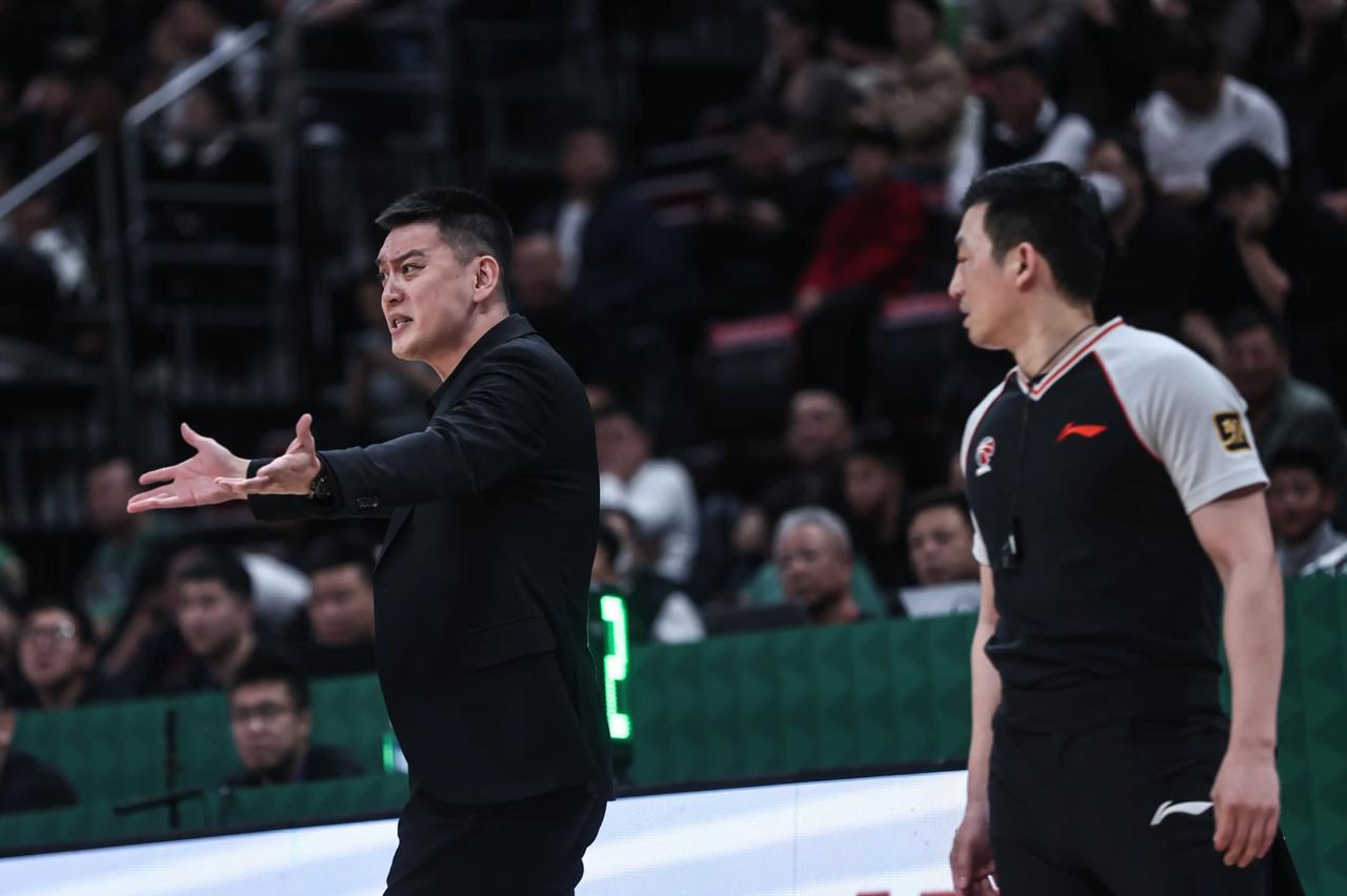如果杨鸣能够接替郭士强，成为中国男篮新一任的主帅，能不能给这支球队带来新的变化？