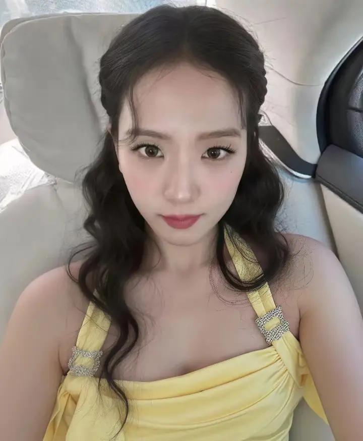 好美的秀秀黄色裙子好适合她jisoo